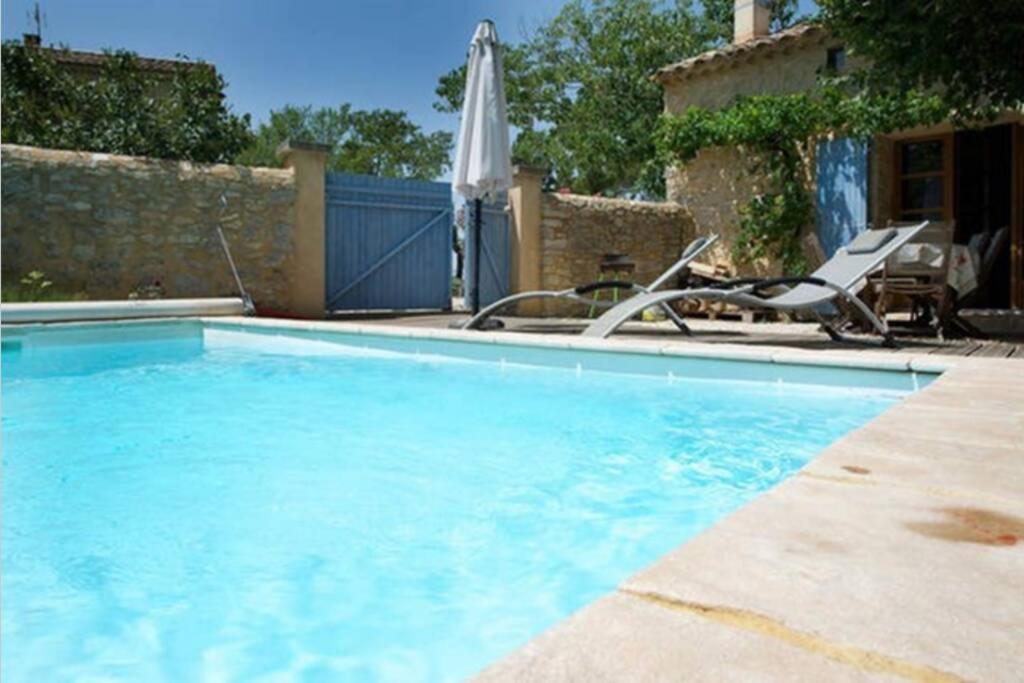 Maison de plain pied pour 4 pers piscine Lussan Lussan  Extérieur photo