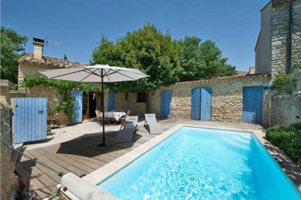 Maison de plain pied pour 4 pers piscine Lussan Lussan  Extérieur photo