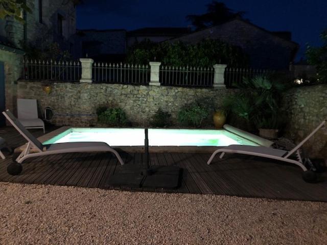 Maison de plain pied pour 4 pers piscine Lussan Lussan  Extérieur photo