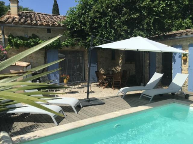 Maison de plain pied pour 4 pers piscine Lussan Lussan  Extérieur photo