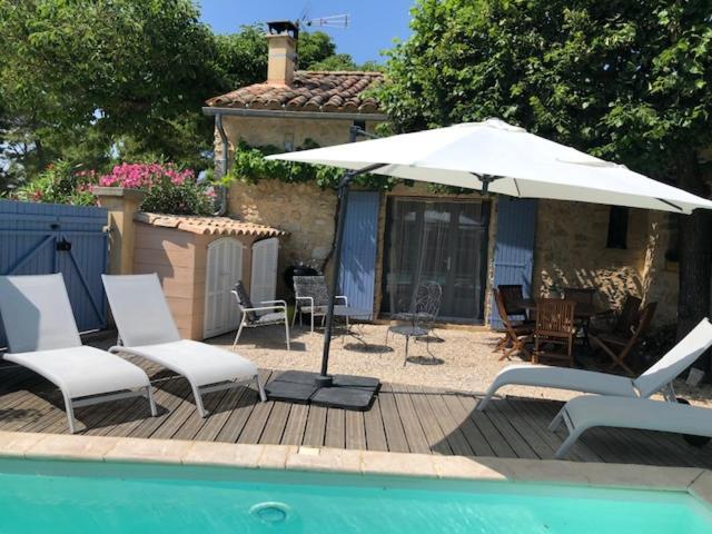 Maison de plain pied pour 4 pers piscine Lussan Lussan  Extérieur photo